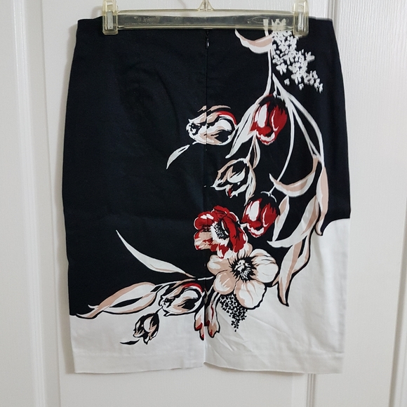 Skirt - Picture 2 of 3